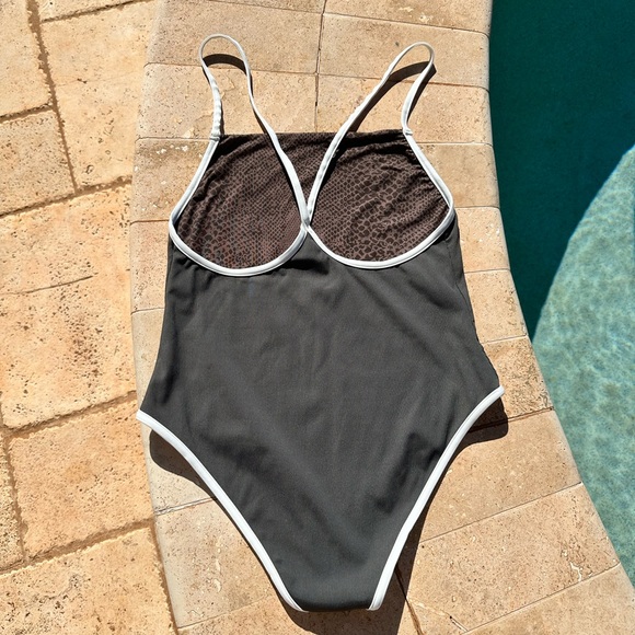 Acacia PEYTON PIPED FULL PIECE - Picture 4 of 5